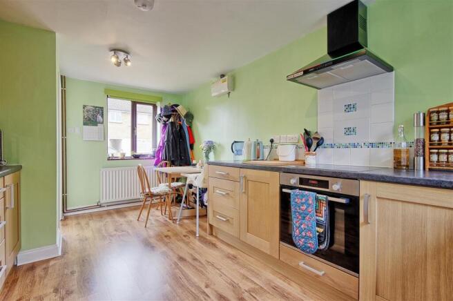 Kitchen 2.jpg