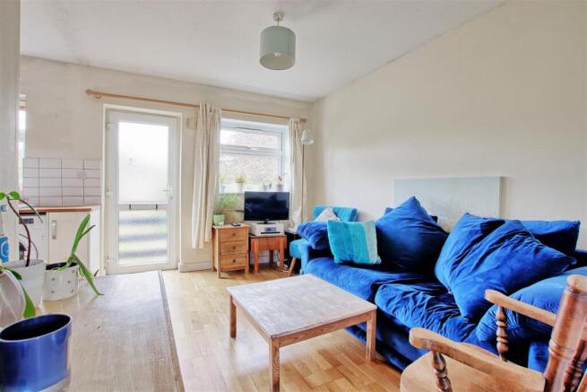 Living space from inner hallway.jpg