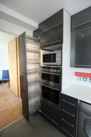 Separate fitted kitchen with appliances