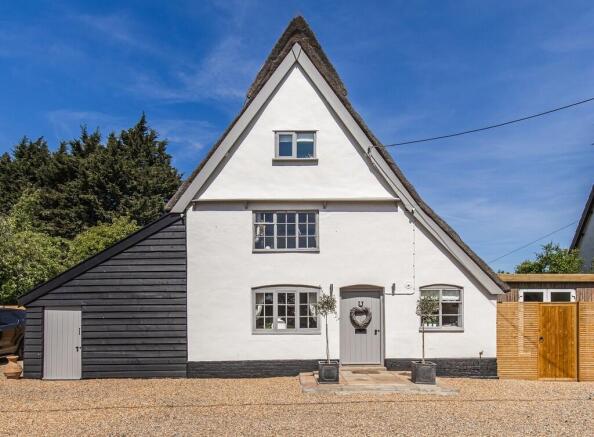 White Cottage Hou...