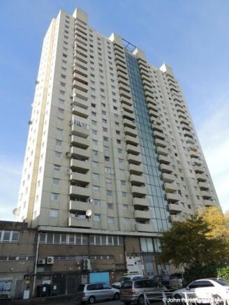 1 Bedroom 16th floor flat available to let in Gra