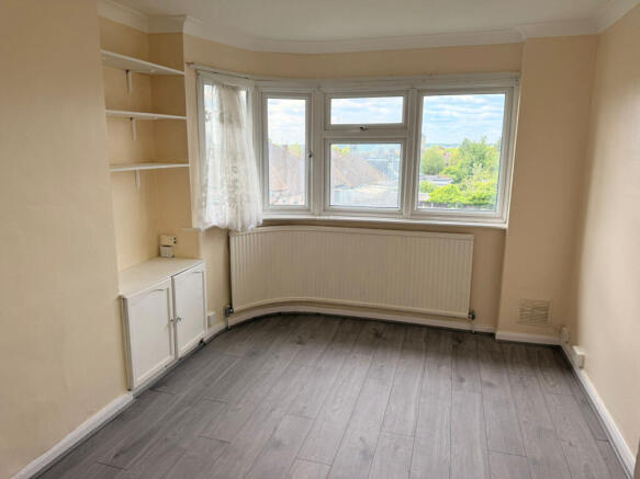 2 Bedroom Maisonette to Let In Ilford , IG5 0XB
