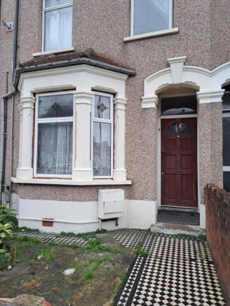 Spacious 3-Bedroom, 2-Reception House for Rent in