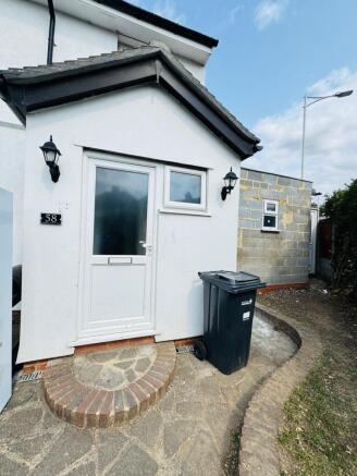 Cozy One-Bedroom Flat for Rent in Chadwell Heath 