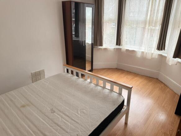 Furnished 2 bed flat to Rent on Charlemont Road, 