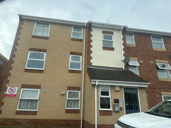 Well maintained 2 Bedroom Flat to Rent In Chadwel