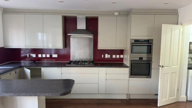 3 BED HOUSE IN DAGENHAM