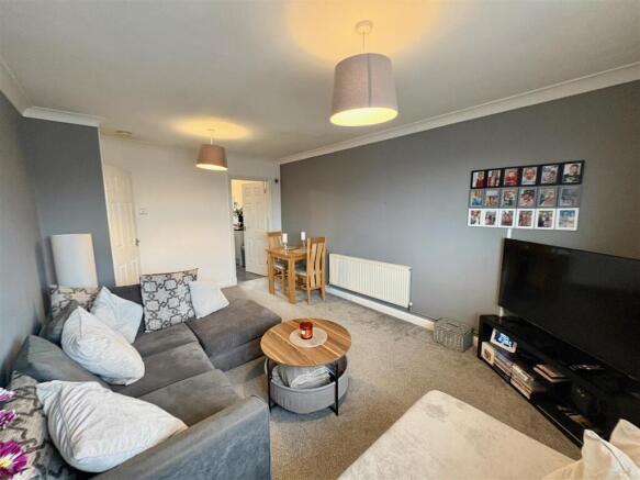 LIVING/DINING ROOM