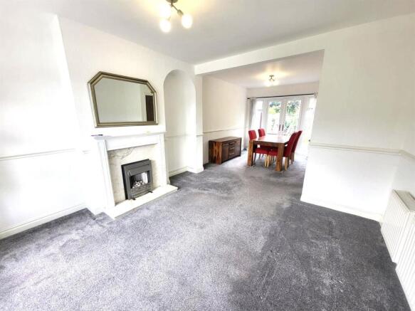Open plan Living/ Dining Pic 1