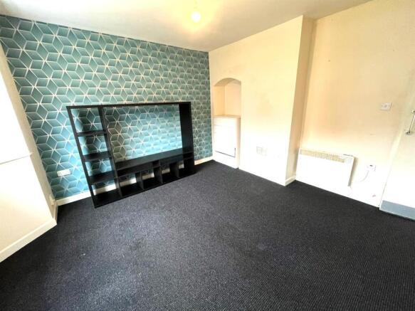 Sitting Area/ Bedroom Pic 1