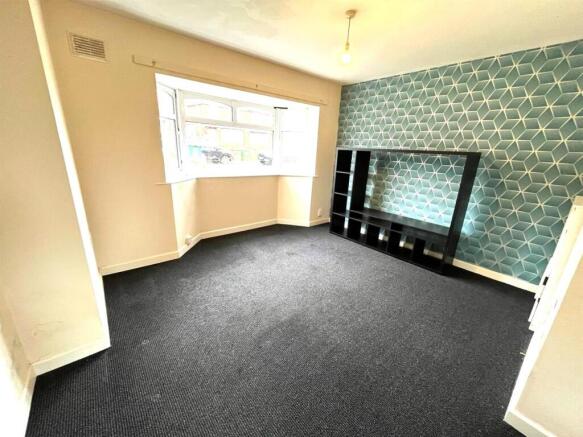 Sitting Area/ Bedroom Pic 2