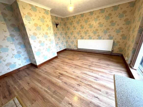 Dining Room/ Kitchen Pic 1