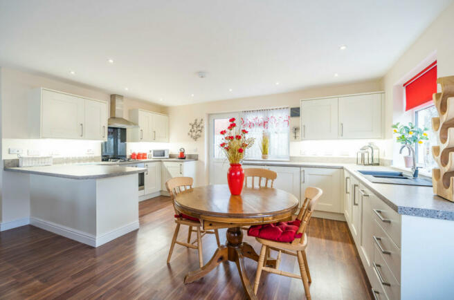 Kitchen/Dining Area