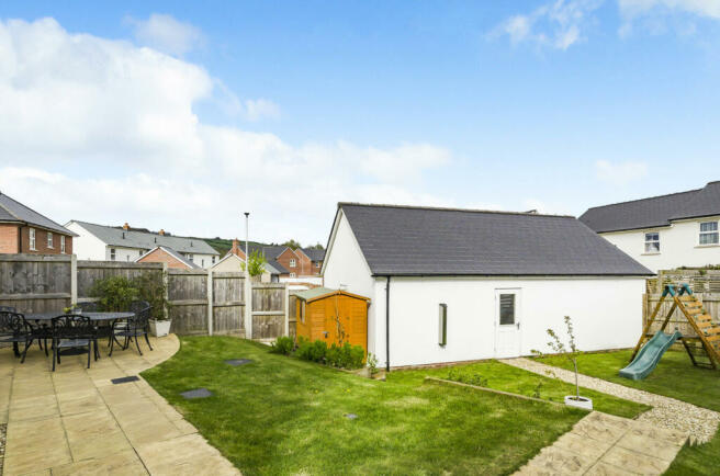 Garden (Garage Rear)