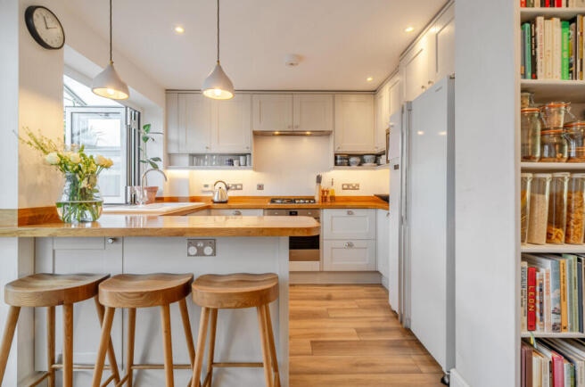 1384605-25-692ede...