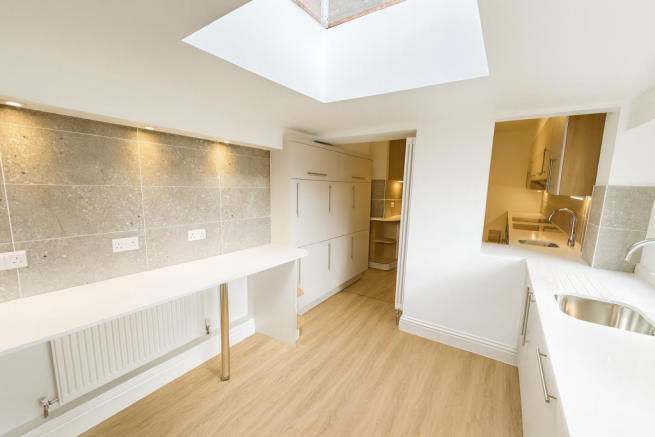 ChatGPT Image Oct 30, 2025, 01_48_06 PM.png