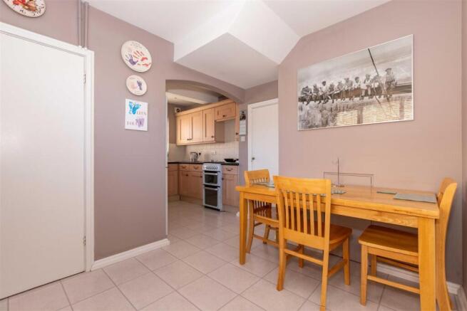 Chesswood Rd 72-14.jpg