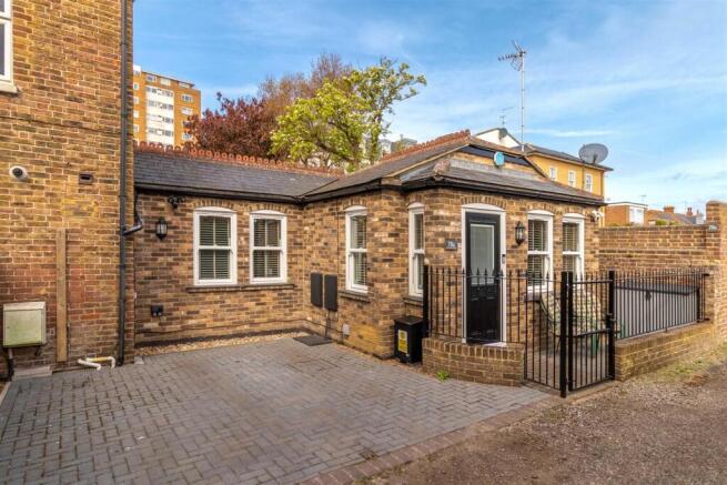 Rowlands Cottage.jpg