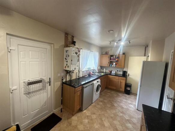 KITCHEN 1.jpg