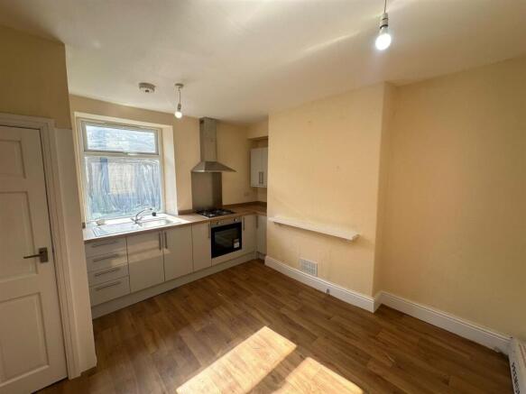 kitchen 2.jpg