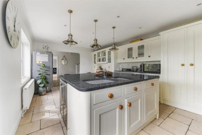 Kitchen breakfast room 1.jpg