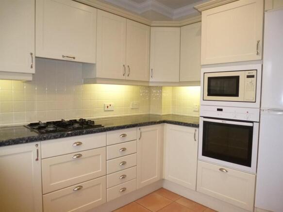 19 Chestnut Avenue kitchen.JPG