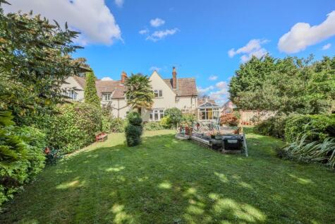 Eastwoodbury Lane, Southend-On-Sea