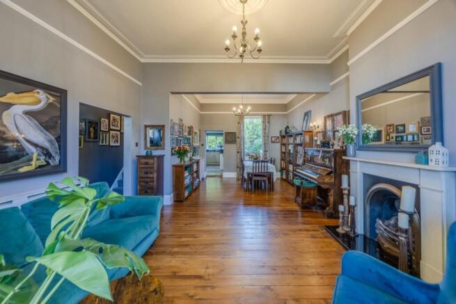 Lounge Through Diner