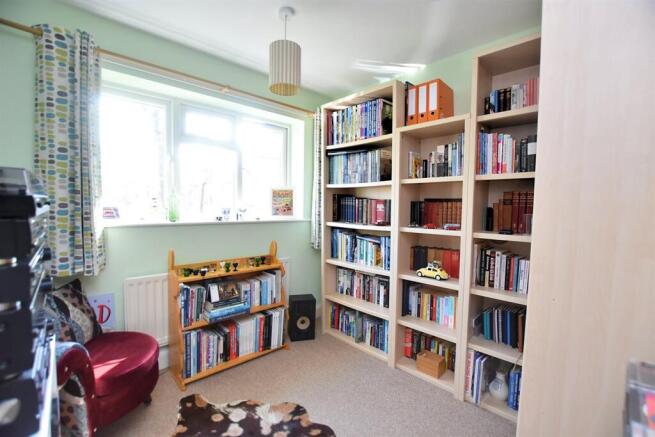 Nursery, Dressing ro
