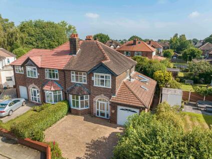 Moreton Avenue, Sale