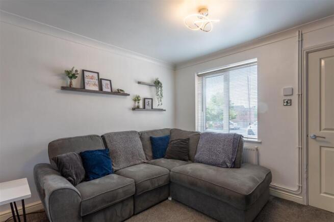 DWELEST - 16 Harrow Road, Swadlincote, DE11 0XD-00
