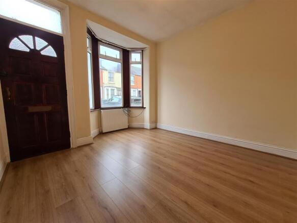 Sandown Road 45 - Lounge.jpg
