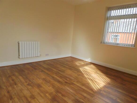 Claremont Road 149 flat 4 - lounge.JPG