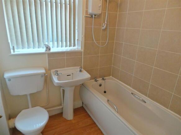 Claremont Road 149 flat 4 - bathroom.JPG