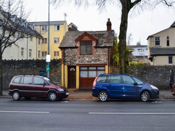 Coach House 20 Parad