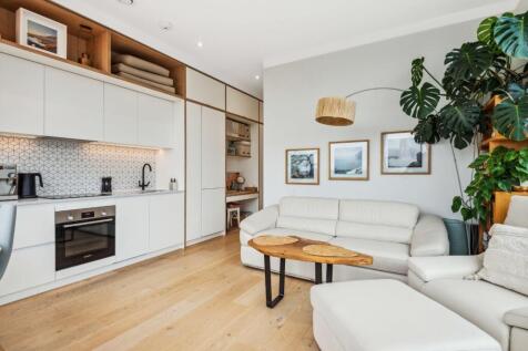 Vonder,
Great West Road, TW8