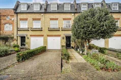 Layton Place, 
Kew, TW9