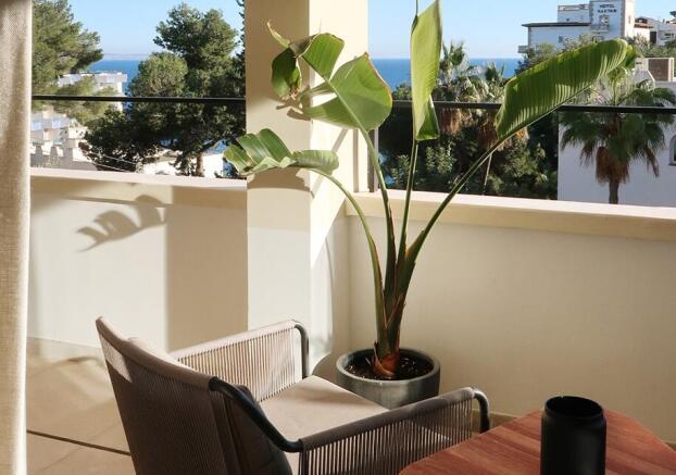 REI1101-Modern-high-end-apartment-with-sea-view...