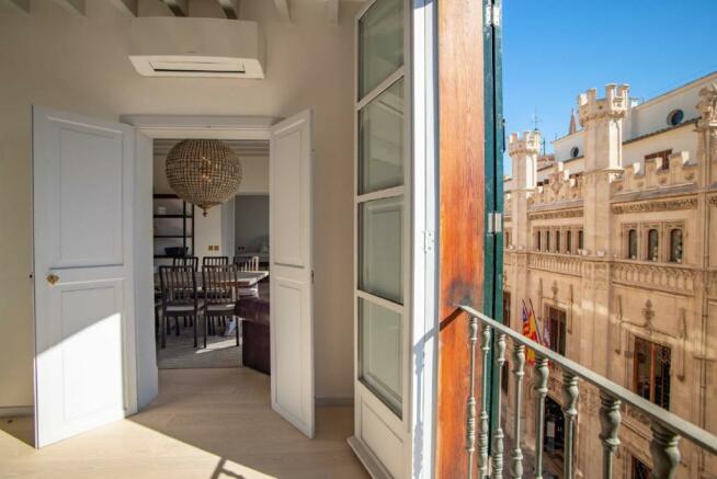 historic-building-with-three-exceptional-apartm...