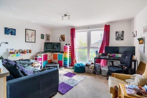 Chestnut Court, Leatherhead, Surrey, KT22