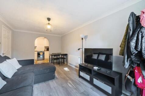 Emerson Court, Crowthorne, Berkshire, RG45