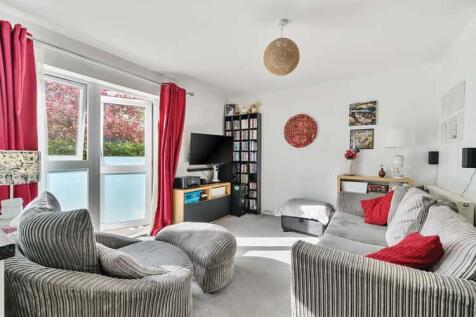 Redwood Court, Leatherhead, Surrey, KT22