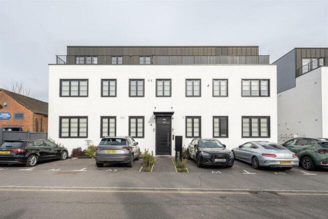 Maybank Road, E18