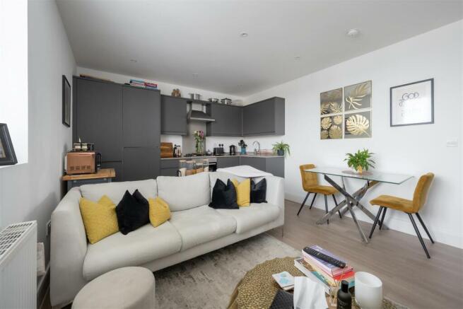 Maybank Road, E18
