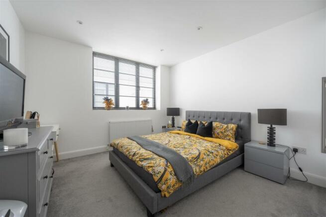 Maybank Road, E18