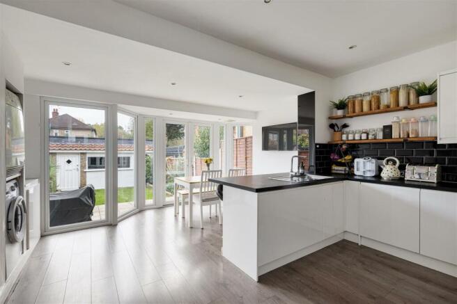Chigwell Road IG8