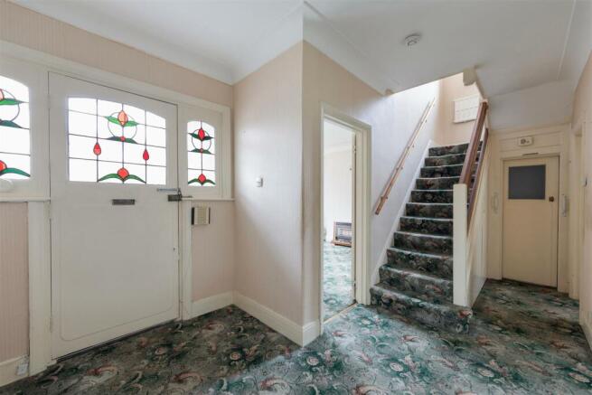 South View Drive, E18