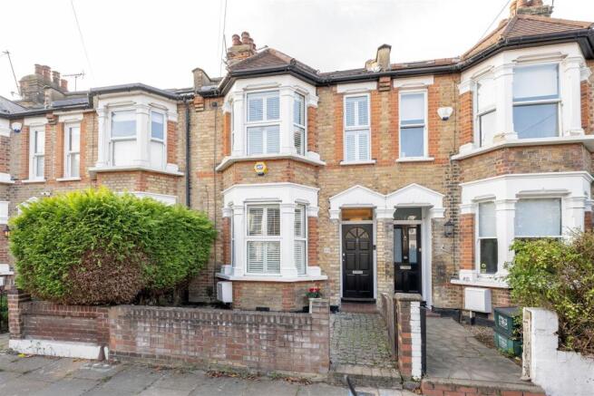 Ashford Road E18