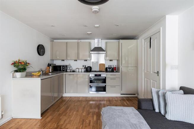 Chigwell Road, E18