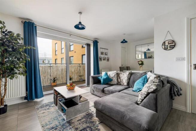 Chigwell Road, E18